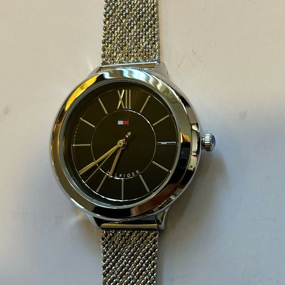 Tommy Hilfiger Watch With 36mm Black Face & Silver WrapAround MeshBracelet. - Picture 4 of 10